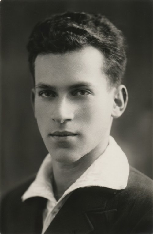 Аронштам Борис Беньяминович, 1922–1942 — студент МАИ, доброволец московского ополчения, красноармеец 371-го стрелкового полка 130-й стрелковой дивизии. Погиб 5 марта 1942 года.