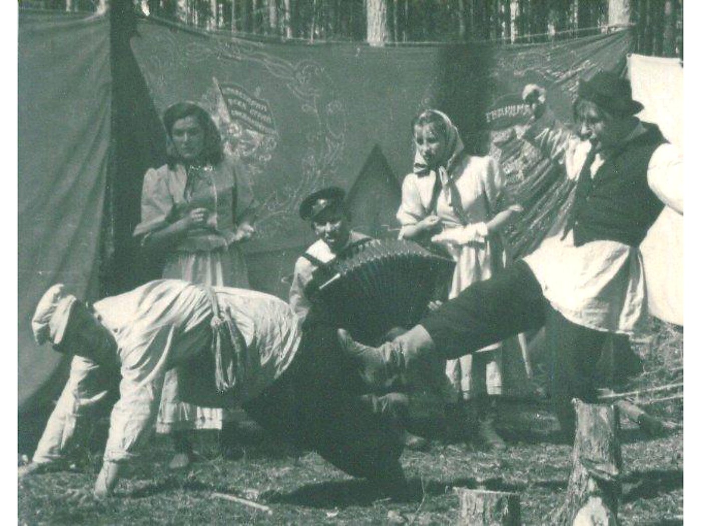 АГИТБРИГАДА — диафильм (1943) — слайд 039